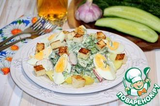 Рецепт: Весенний салат с яйцами и гренками