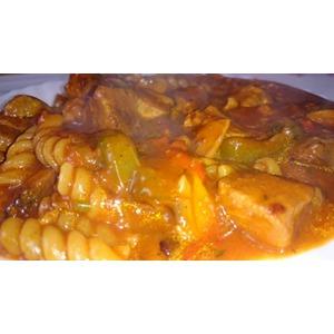 Гуляш с макаронами