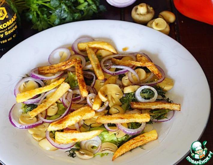 Рецепт: Салат с маринованными шампиньонами и жареным картофелем