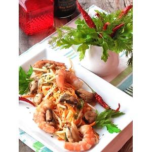 Салат по-корейски с дайконом и морепродуктами