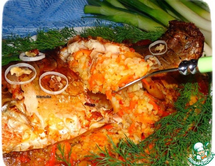 Рецепт: Карп, фаршированный булгуром и овощами