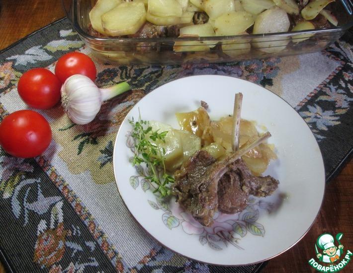 Рецепт: Ребра ягненка с луком и картофелем