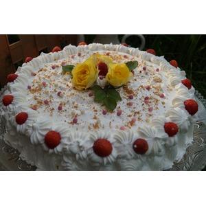 Бисквитный торт Клубника со сливками