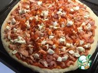 Пицца с лососем, креветками и сыром ингредиенты