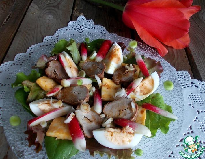 Рецепт: Летний салат с редисом и мясом