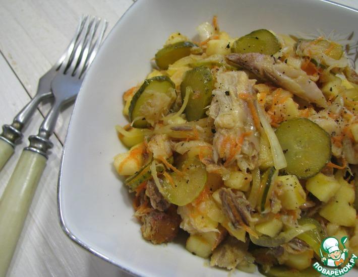 Рецепт: Рыбный салат с яблоком