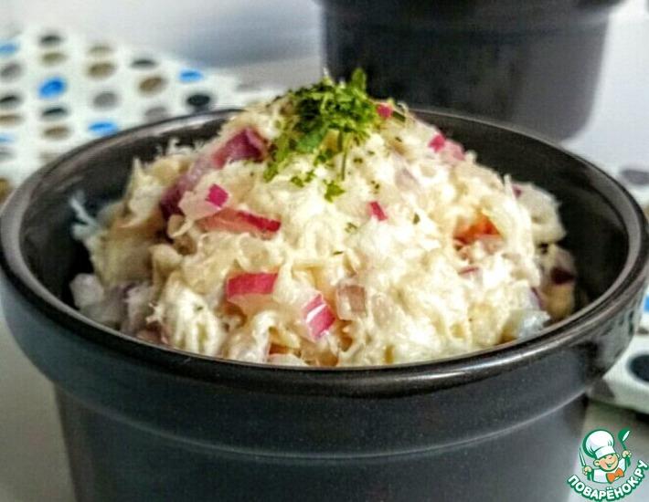Рецепт: Салат из трески, риса и красного лука