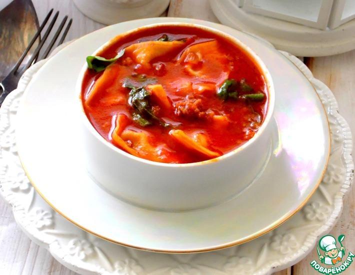 Рецепт: Итальянский томатный суп с тортеллини и шпинатом