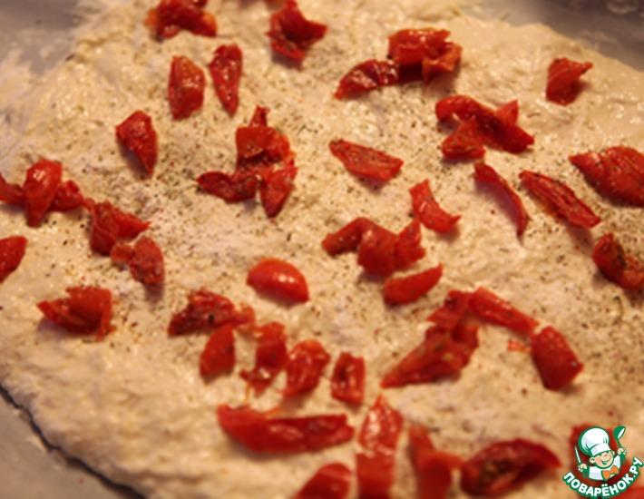 Рецепт: Томатное тесто с маринованными помидорками