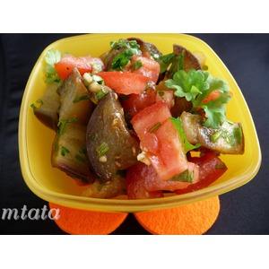 Салат из баклажанов с помидорами и чесноком
