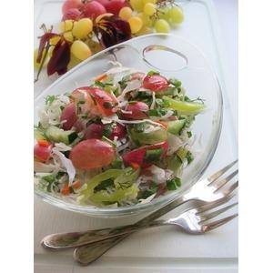 Капустный салат с зеленью и виноградом