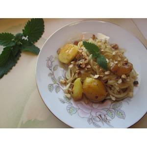 Сладкая паста с яблоками и фундуком