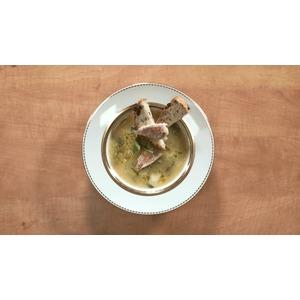 Суп из барабульки, лука-порея и фенхеля