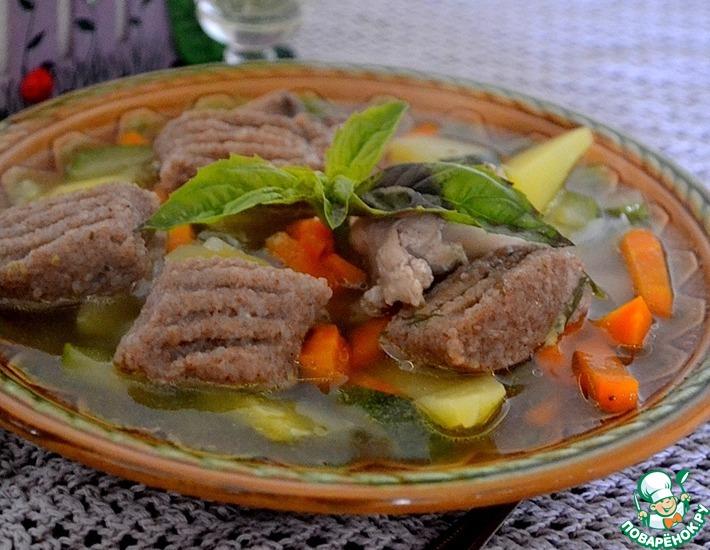 Рецепт: Овощной суп с курицей и клецками