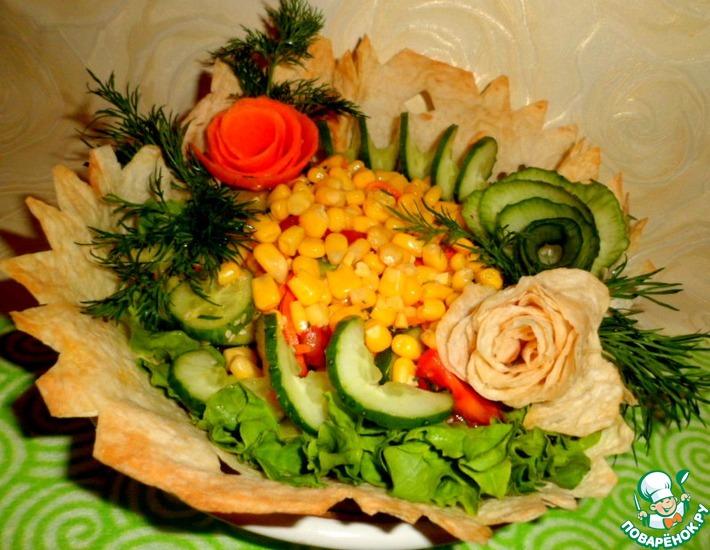 Рецепт: Овощной салат в съедобной тарелке