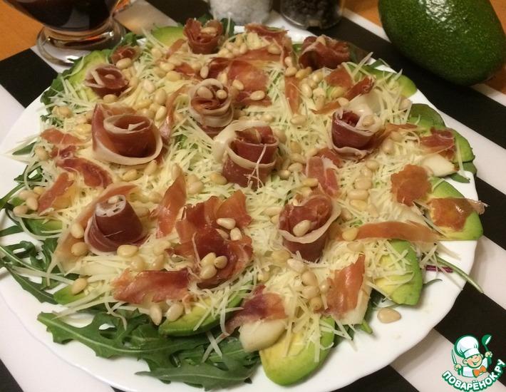 Рецепт: Салат с хамоном, грушей и авокадо