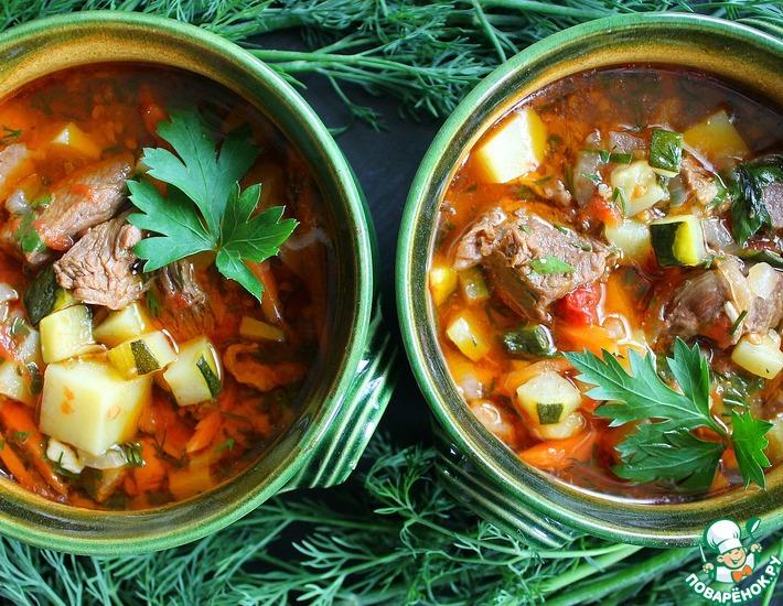 Рецепт: Мясной суп с кабачками и томатами