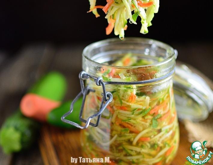 Рецепт: Маринованный салат из молодого кабачка
