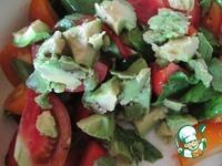 Салат помидорный с хлебом и авокадо ингредиенты