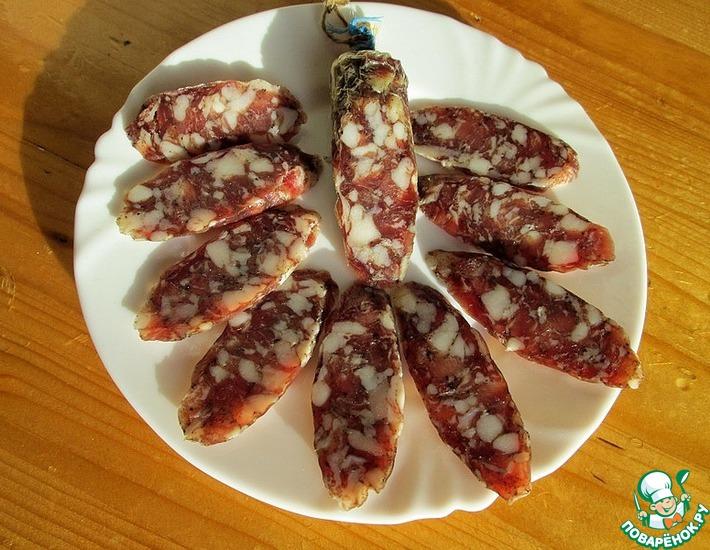 Рецепт: Свиная сыровяленая колбаса в условиях квартиры
