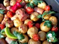 Картофель, запеченный с помидорами и сосискамм ингредиенты