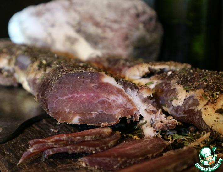 Рецепт: Вяленая свинина с перцем и розмарином