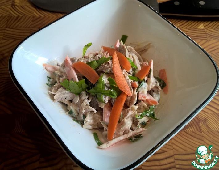 Рецепт: Куриный салат с морковью и чесноком