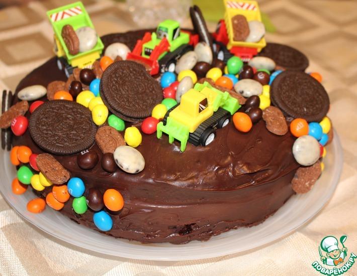Рецепт: Бисквитный торт Машины на сборе конфет