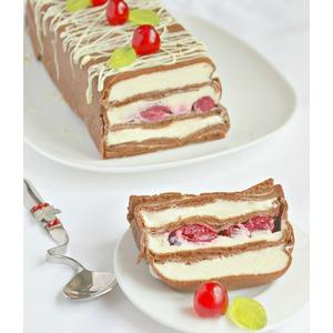 Шоколадный блинный торт Вишневый переполох