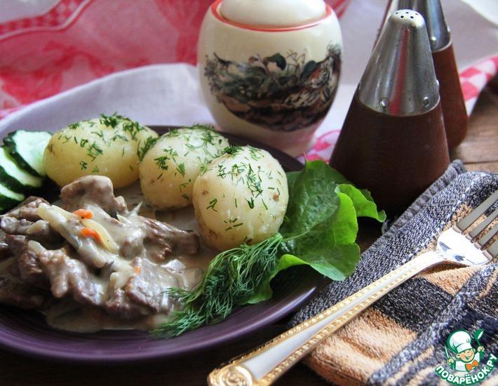 Рецепт: Гуляш с солеными огурцами по-крестьянски