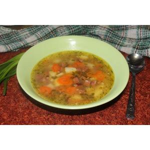 Овощной суп с фасолью и колбасой