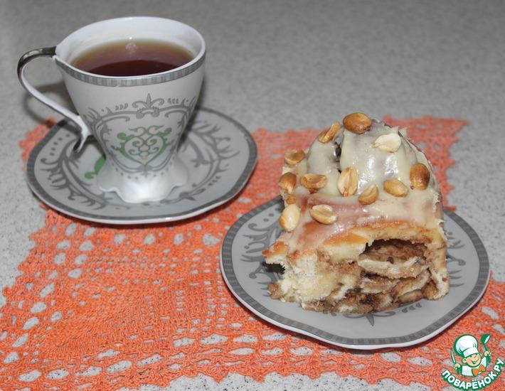 Рецепт: Синнабоны с арахисом и карамельным соусом