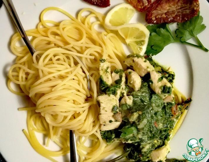 Рецепт: Спагетти со шпинатом, курицей и розмарином