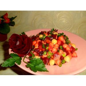 Нутово-свекольный салат с черносливом