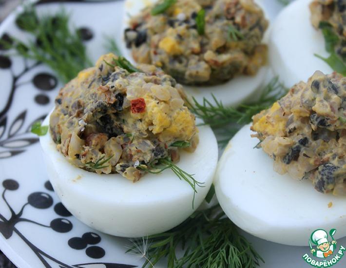 Рецепт: Яйца, фаршированные гречкой и грибами