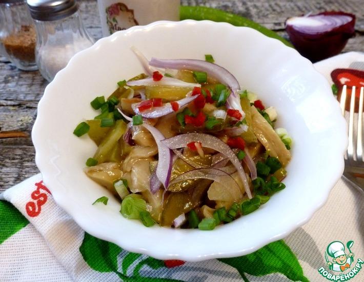 Рецепт: Салат из соленых огурцов и груздей