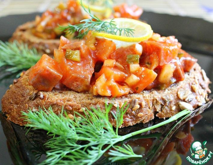 Рецепт: Норвежский салат с лососем на хлебе