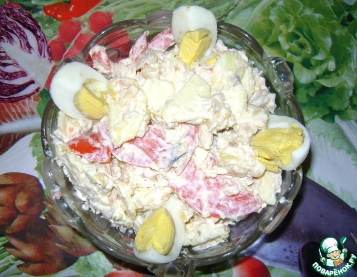 Рецепт: Рыбный салат с яблоком и помидором