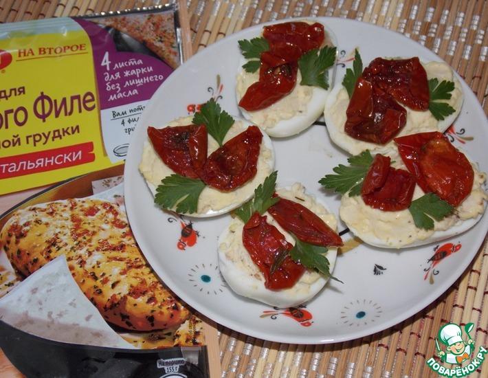 Рецепт: Фаршированные яйца с вялеными томатами