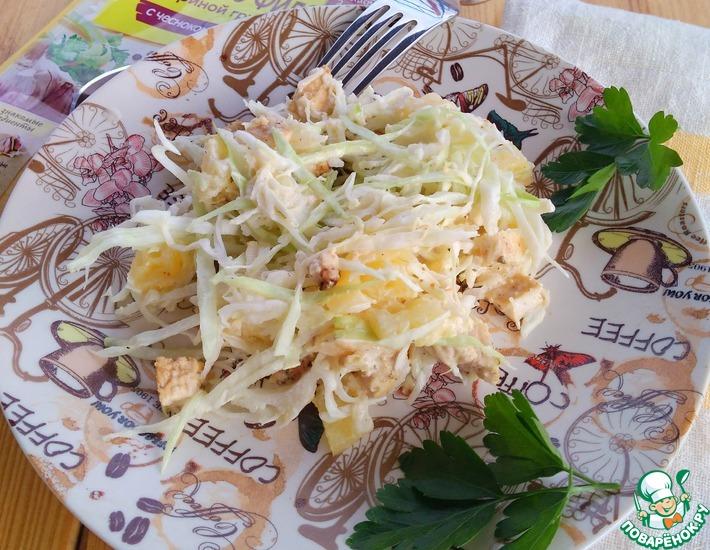 Рецепт: Салат с курицей, капустой и ананасом
