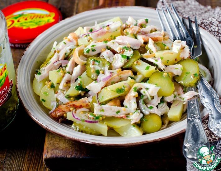Рецепт: Картофельный салат с огурцами и курицей