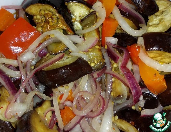Рецепт: Салат из баклажанов с печеным перцем