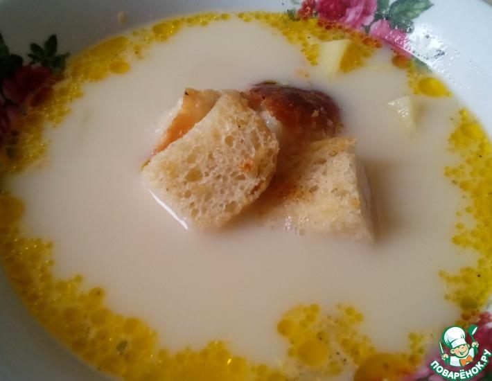 Рецепт: Сырный суп с чесночными сухариками