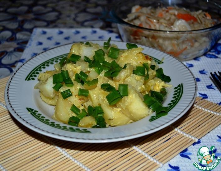 Рецепт: Пряный картофель с луком По-крестьянски
