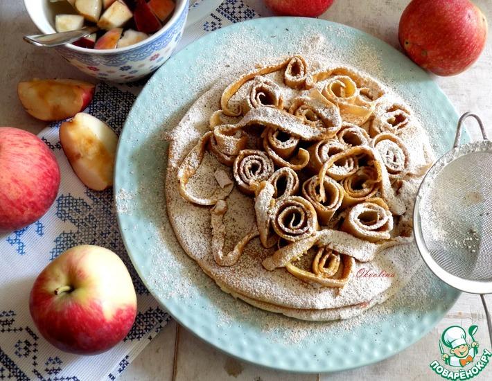 Рецепт: Блинный пирог с карамельными яблоками