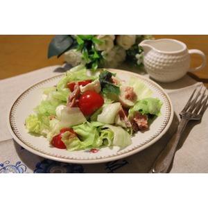 Лёгкий салат с тунцом и моцареллой