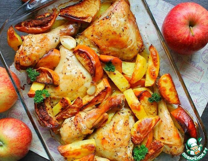Рецепт: Запечённые окорочка с картофелем и яблоками