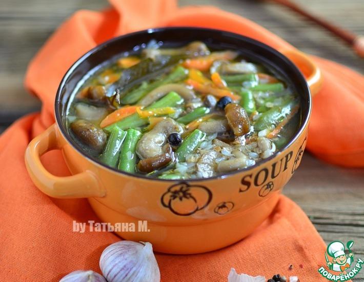 Рецепт: Гречневый суп с фасолью и опятами