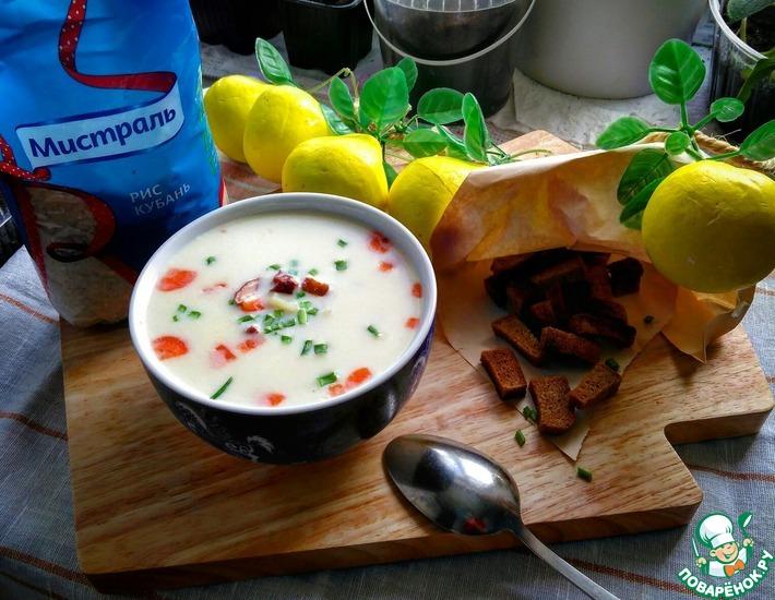 Рецепт: Копчёный сырный суп с чесночными гренками