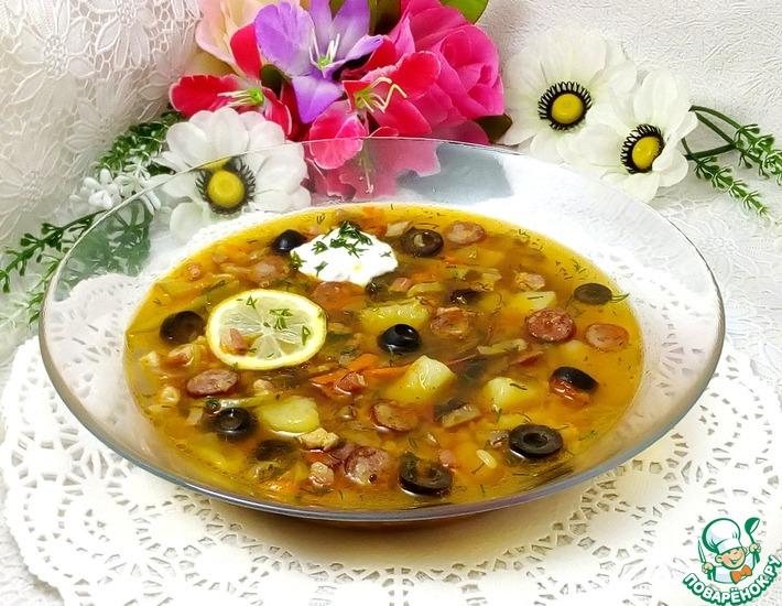 Рецепт: Суп-солянка с грибами и копченостями